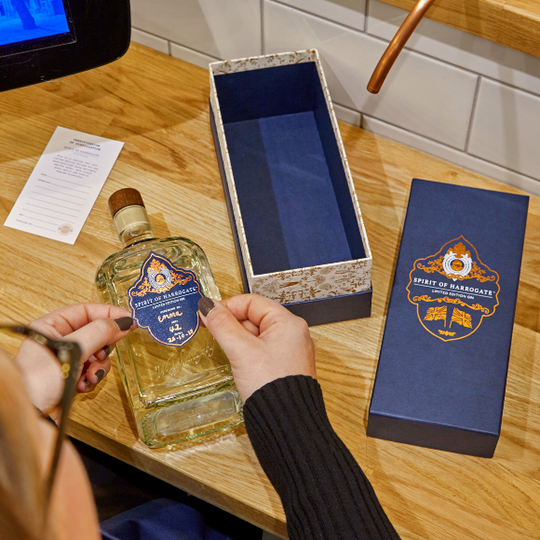 HOW TO MAKE YOUR OWN GIN WITH OUR MASTER DISTILLER EXPERIENCE